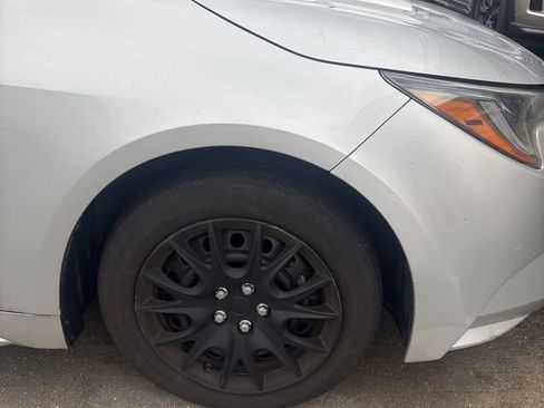 Used 2022 Toyota Corolla LE FWD image 23
