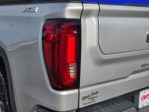 Used 2022 GMC Sierra 1500 SLT w/ SLT Premium Plus Package AWD/4WD image 9