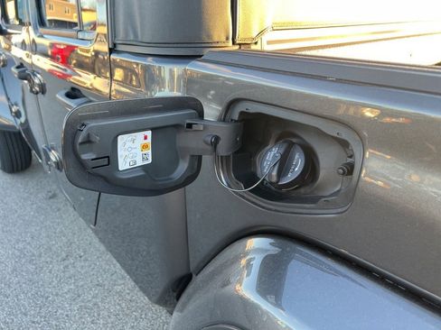 New 2026 Jeep Gladiator Sport image 15