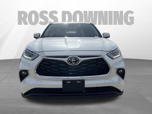 Used 2023 Toyota Highlander Limited AWD/4WD image 2