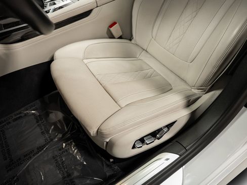 Used 2022 BMW 750i xDrive w/ M Sport Package image 33