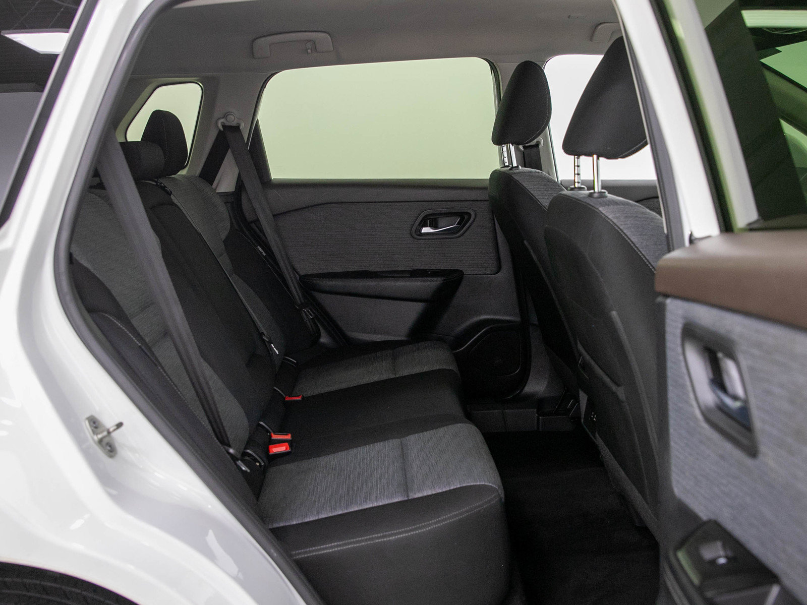 Used 2023 Nissan Rogue SV AWD/4WD image 12
