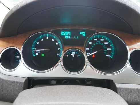 Used 2010 Buick Enclave CXL FWD image 19