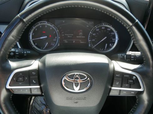 Used 2022 Toyota Highlander Platinum image 26