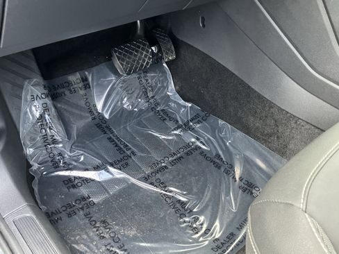 Used 2024 Volkswagen Taos SE image 18