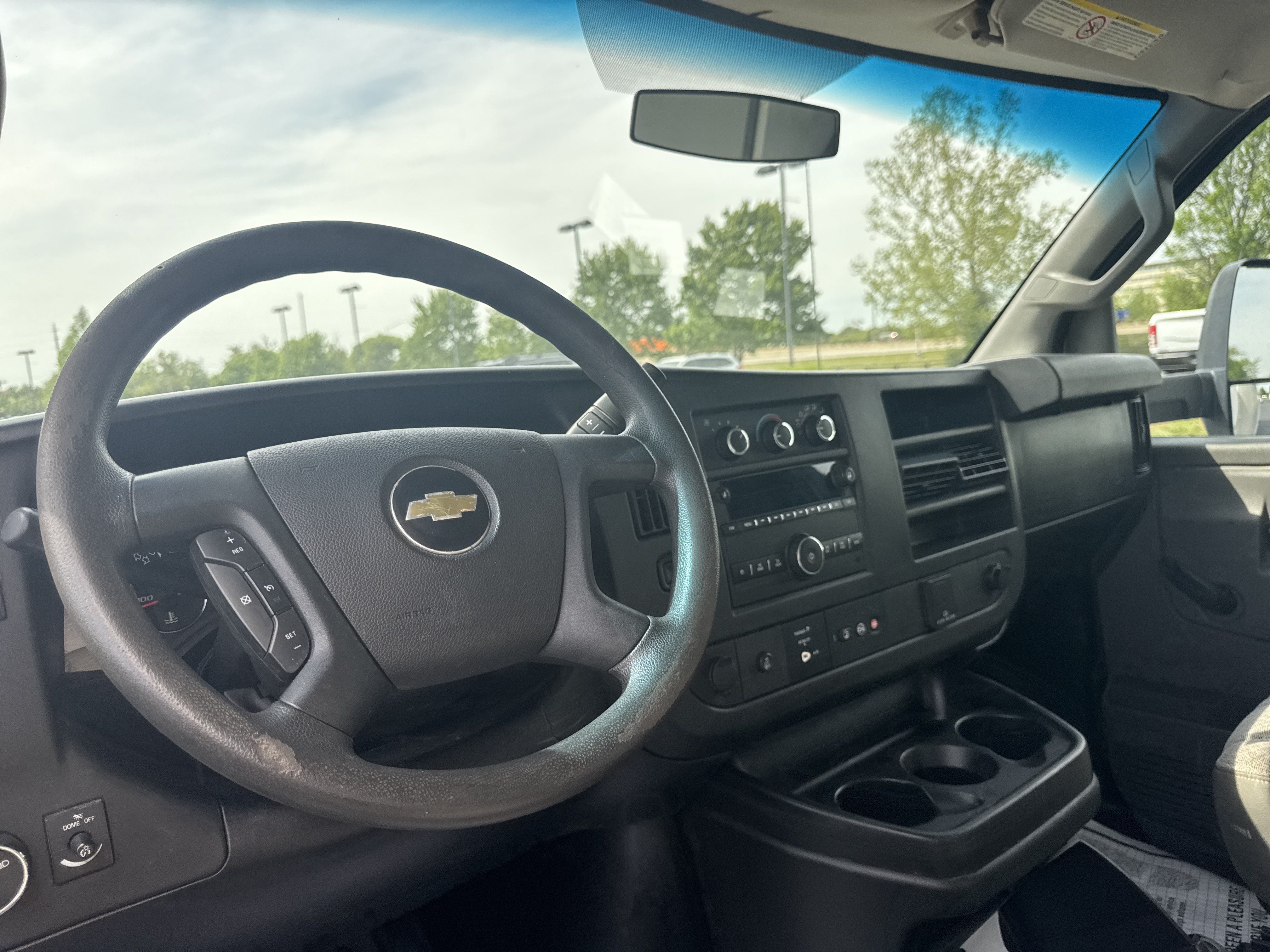 Used 2018 Chevrolet Express 3500 Extended w/ Driver Convenience Package RWD image 15
