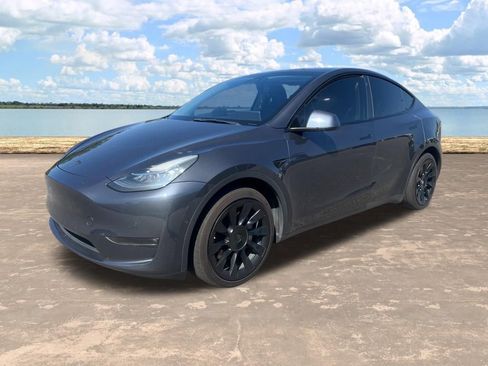 Used 2021 Tesla Model Y AWD image 4