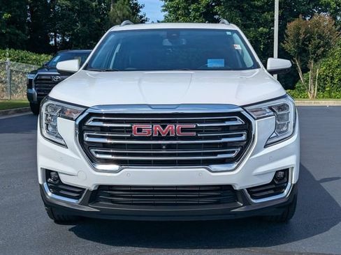 Used 2024 GMC Terrain SLT w/ Infotainment Package II FWD image 12