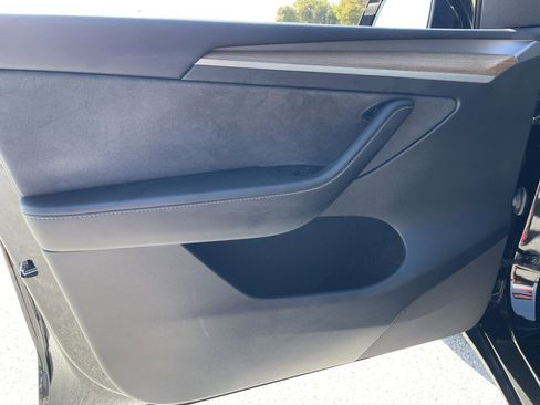 Used 2023 Tesla Model Y AWD image 17