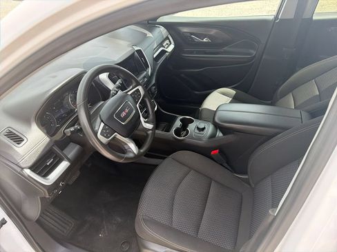 Used 2024 GMC Terrain SLE AWD/4WD image 9