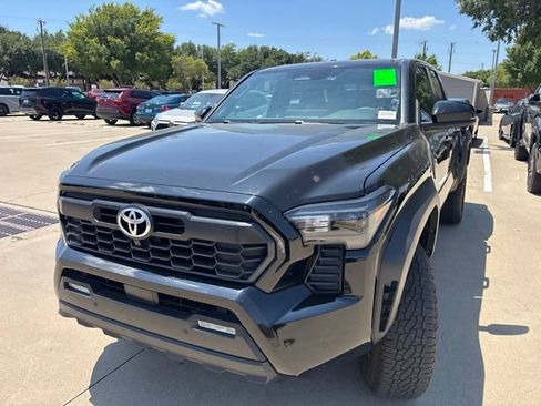 Used 2024 Toyota Tacoma TRD Sport AWD/4WD image 6