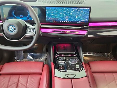 Used 2024 BMW i5 eDrive40i w/ Premium Package image 36