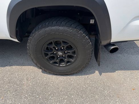 Used 2020 Toyota Tacoma SR w/ SX Package AWD/4WD image 11