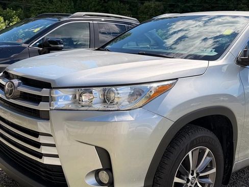 Used 2018 Toyota Highlander XLE AWD/4WD image 4