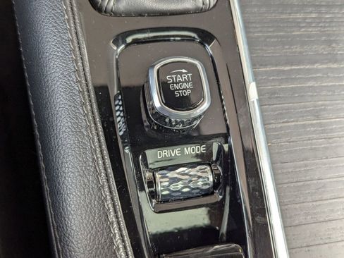 Used 2020 Volvo XC90 T5 Momentum w/ Protection Package Premier image 31