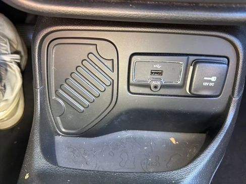 Used 2016 Jeep Renegade Latitude image 25