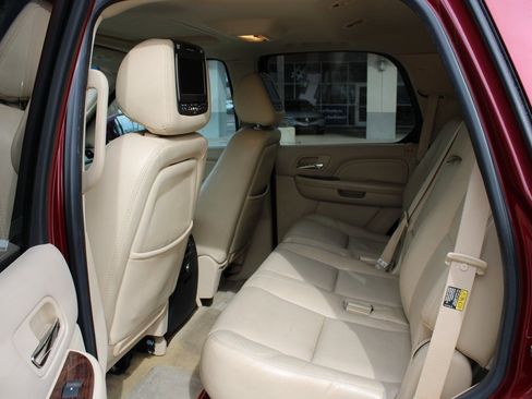 Used 2007 Cadillac Escalade AWD w/ Information Package image 11