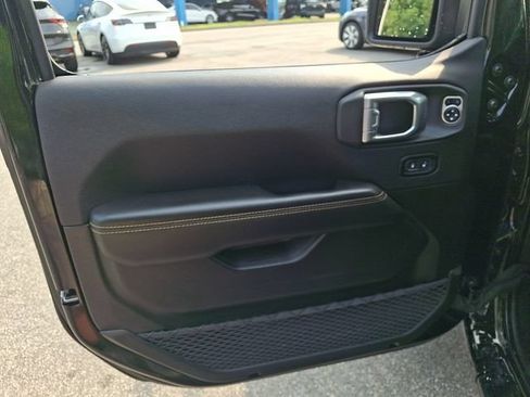 Used 2025 Jeep Wrangler Unlimited Sahara w/ Safety Group AWD/4WD image 14