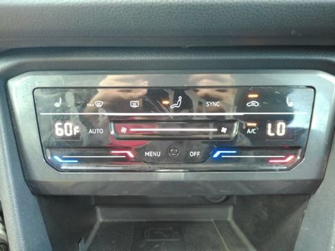 Used 2022 Volkswagen Tiguan SE w/ Panoramic Sunroof Package FWD image 45