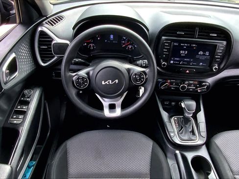 Used 2022 Kia Soul LX image 6