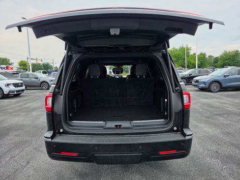 Used 2018 Lincoln Navigator L Reserve w/ Technology Package AWD/4WD image 9