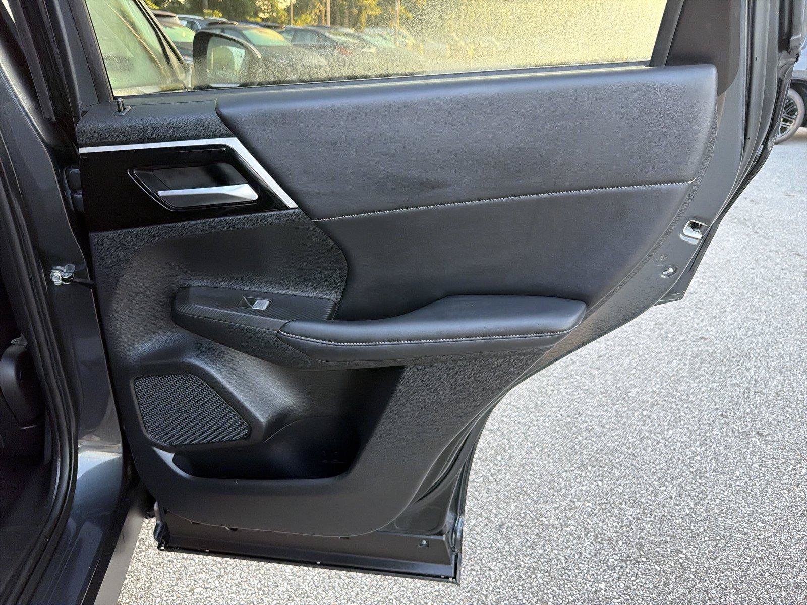 Used 2024 Mitsubishi Outlander SE AWD/4WD image 16