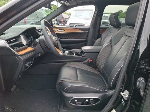 Used 2024 Jeep Grand Cherokee L Summit AWD/4WD image 15