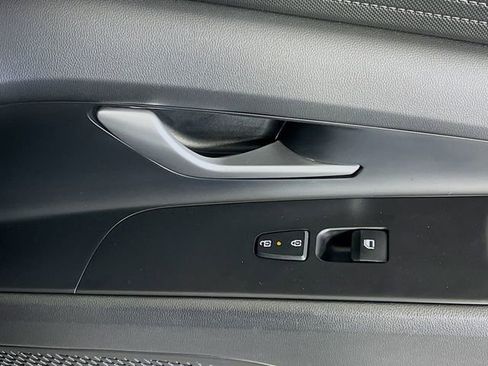 Used 2024 Hyundai Elantra SEL image 30