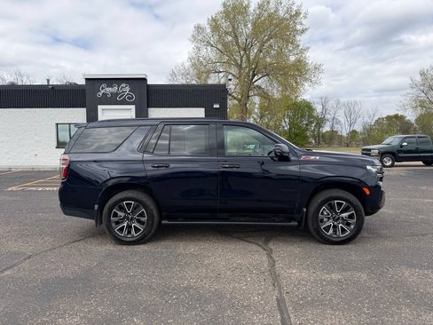 Used 2022 Chevrolet Tahoe Z71 w/ Luxury Package AWD/4WD image 3