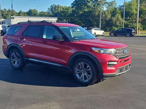 Used 2024 Ford Explorer XLT w/ Equipment Group 202A AWD/4WD image 4