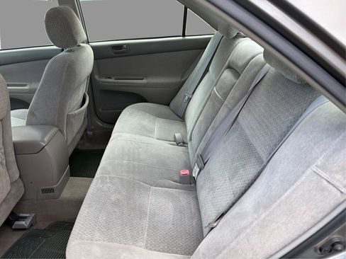 Used 2004 Toyota Camry FWD image 11