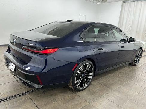 Used 2023 BMW 760i xDrive image 5