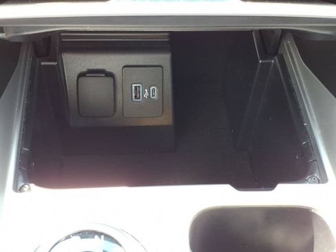 Used 2023 Ford Explorer XLT w/ Equipment Group 202A AWD/4WD image 18