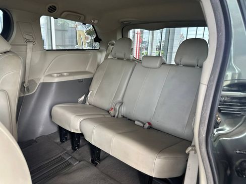 Used 2011 Toyota Sienna XLE FWD image 19