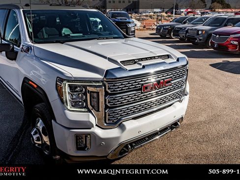 Used 2022 GMC Sierra 3500 Denali w/ Denali Ultimate Package image 9