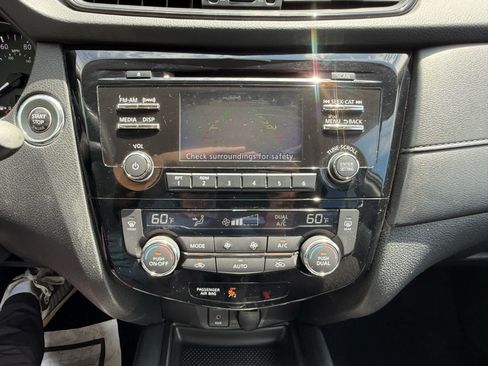 Used 2017 Nissan Rogue SV w/ Midnight Edition FWD image 18