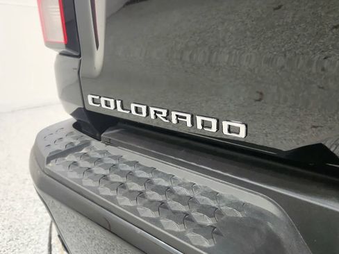 Used 2024 Chevrolet Colorado LT w/ LT Convenience Package image 17