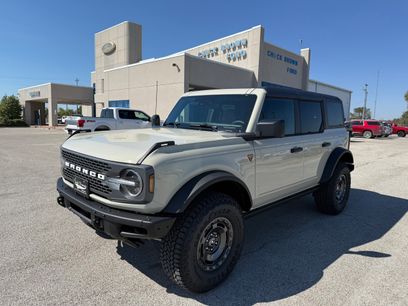 New 2025 Ford Bronco Badlands w/ Sasquatch Package