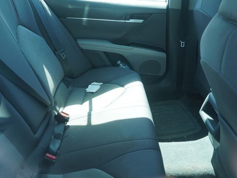 Used 2020 Toyota Camry LE image 10