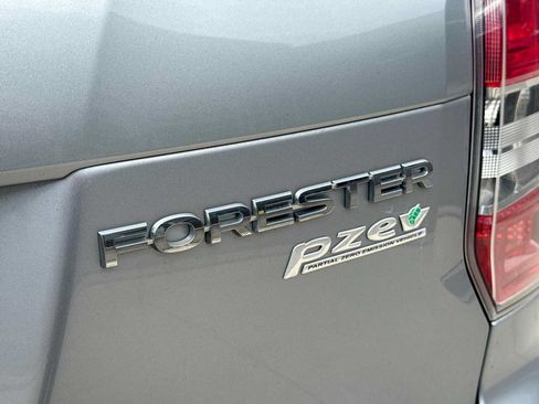 Used 2014 Subaru Forester 2.5i Touring AWD/4WD image 12