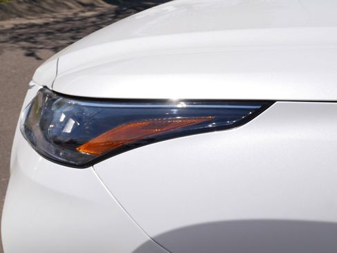 Used 2023 Toyota Highlander XLE AWD/4WD image 16