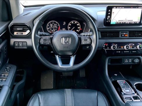 Used 2023 Honda Pilot Touring image 6