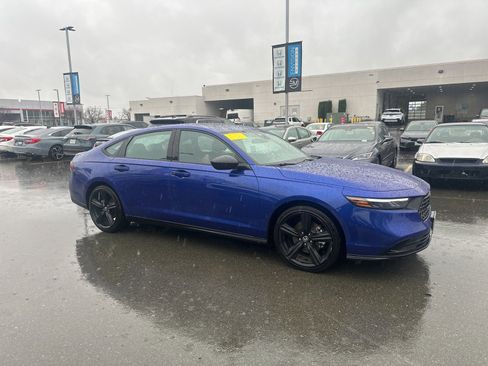 Used 2024 Honda Accord Sport image 2
