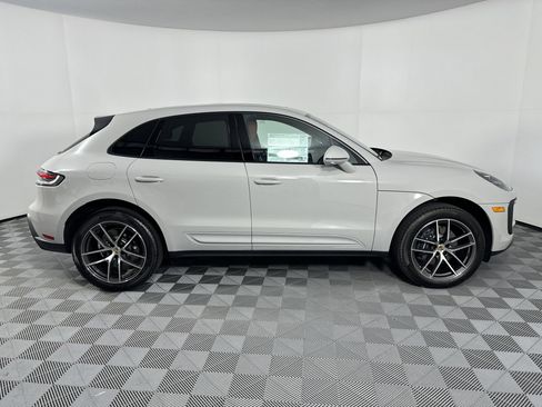 Certified 2025 Porsche Macan image 8