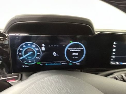 Used 2025 Hyundai Elantra Limited FWD image 18