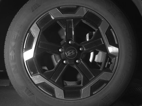Used 2025 Hyundai Santa Fe SEL FWD image 13