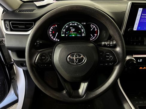 Used 2024 Toyota RAV4 XLE FWD image 9