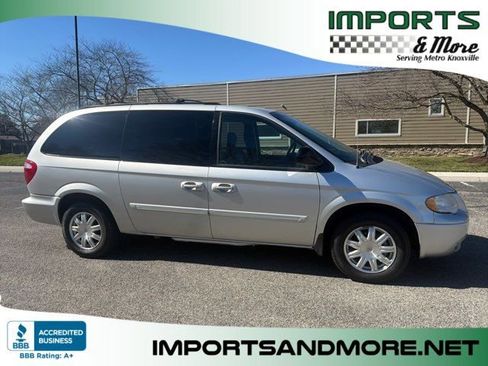 Used 2006 Chrysler Town & Country Touring image 1