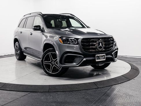 Used 2026 Mercedes-Benz GLS 450 4MATIC image 1