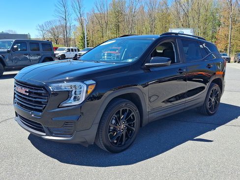 Certified 2024 GMC Terrain SLE w/ Driver Convenience Package AWD/4WD image 3